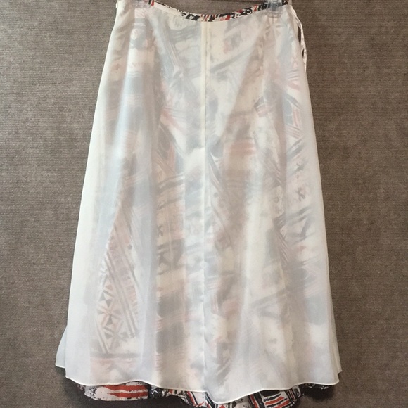 NWOT JONES N Y SZ 4. ABSTRACT TRIBAL PATTERN. - Picture 6 of 6